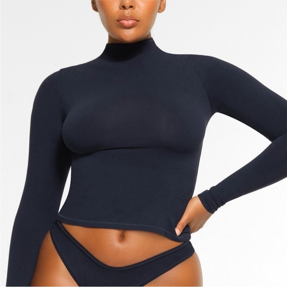 SKIMS Top Stretch Cotton Jersey Turtleneck Long Sleeve Navy Blue NWT Medium